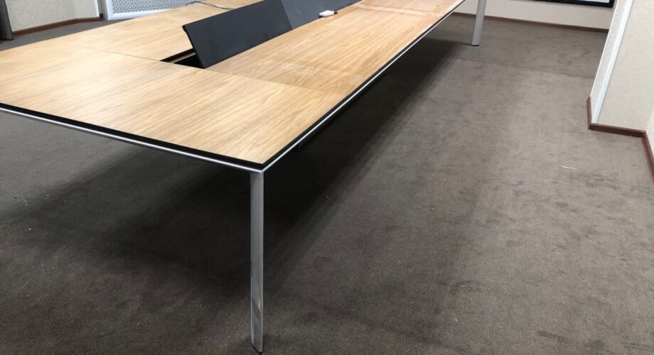 Укладка офисного покрытия