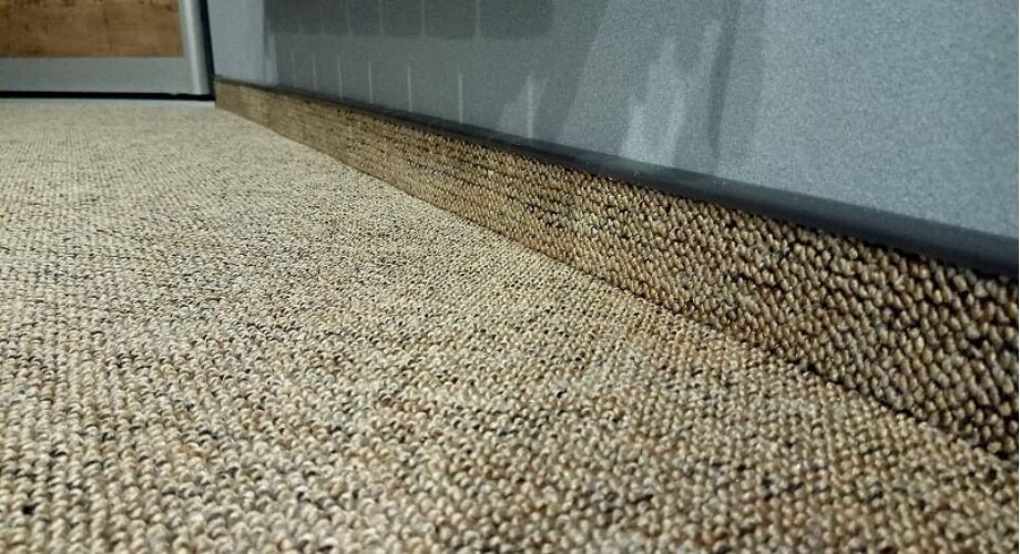 Изготовление коврового плинтуса