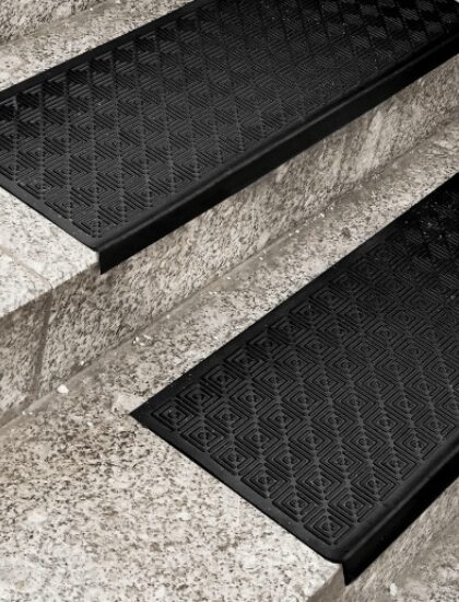 0.25м*0.75м Резиновые накладки на ступени Модерн с загибом 25см * 75см