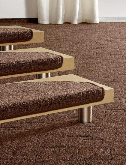 Монтаж накладок на ступени