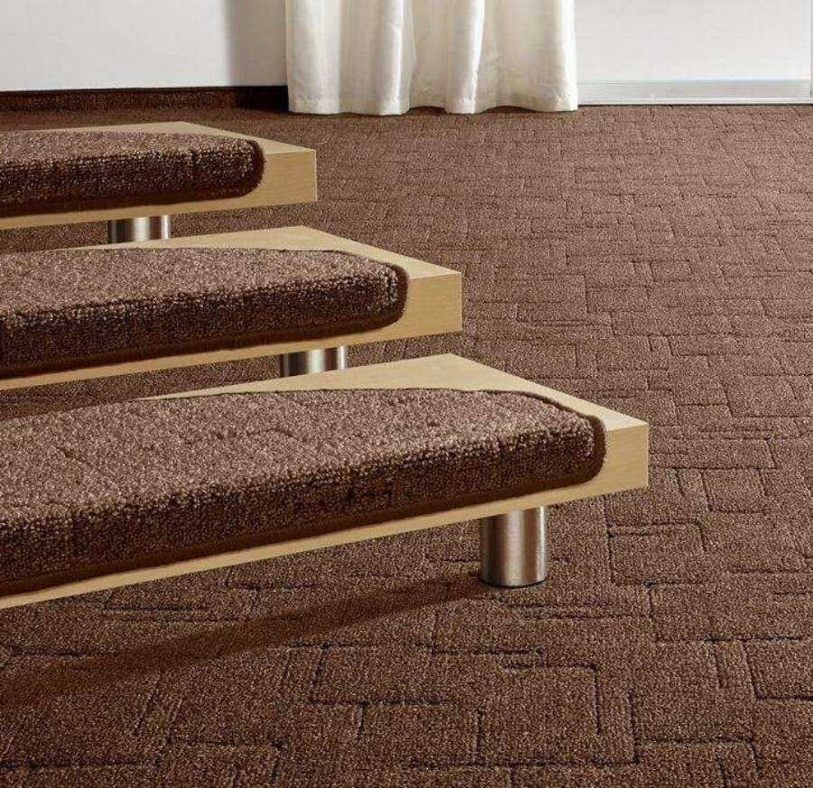 Монтаж накладок на ступени