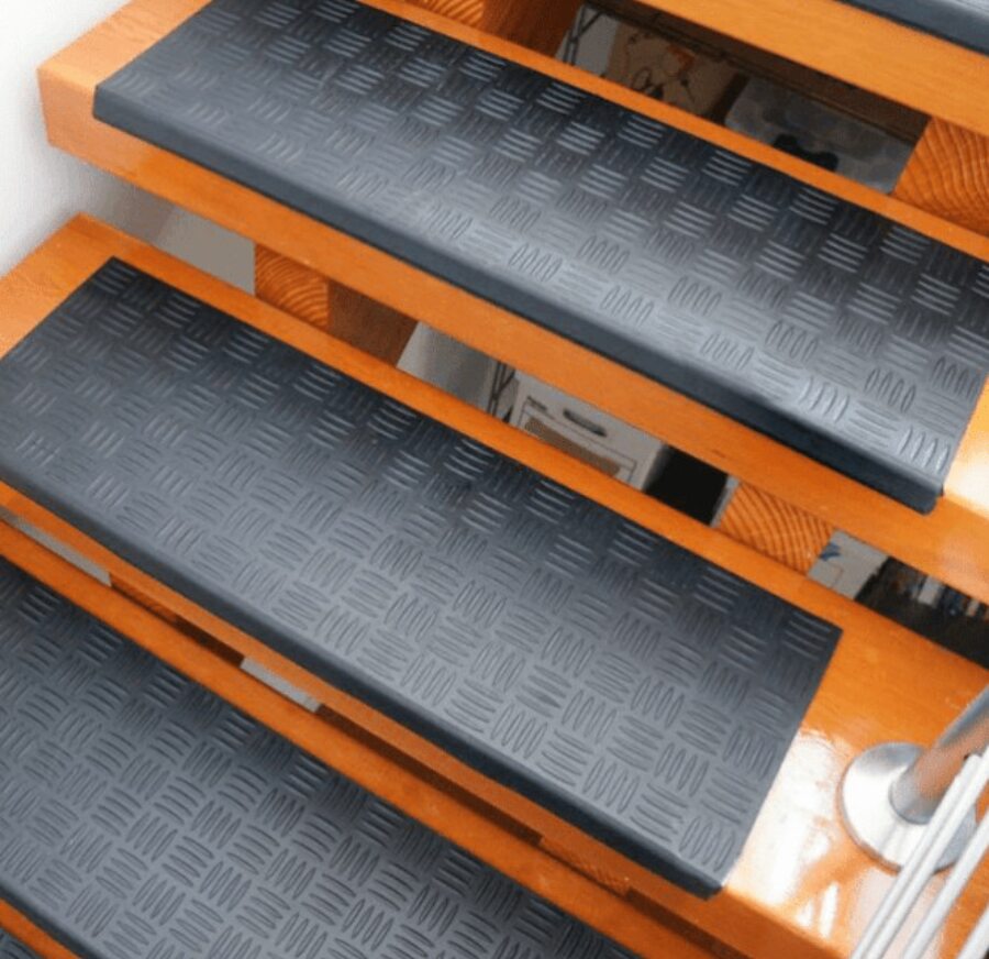 0.25м*0.75м Резиновые накладки на ступени Крестики с загибом 25см * 75см