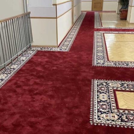 Замена красной торжественной дорожки в здании Генеральной прокуратуры РФ