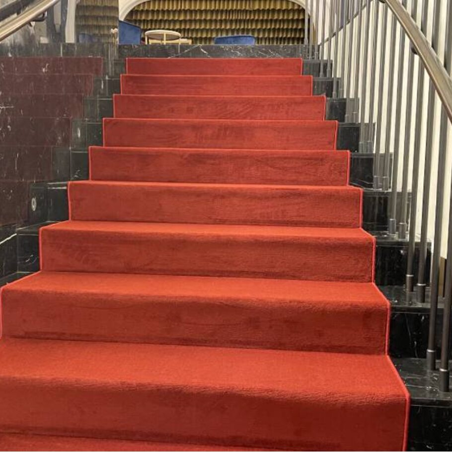 Спецмонтаж лестничного марша в Художественном кинотеатре