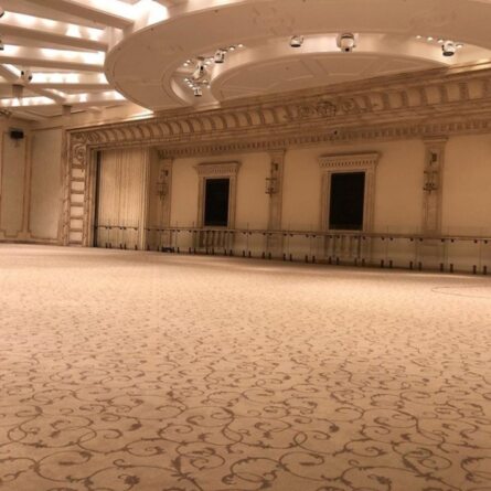 Монтаж коврового покрытия в Большом театре  Бетховенский зал.