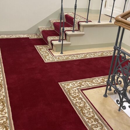 Укладка ковровой дорожки на лестнице