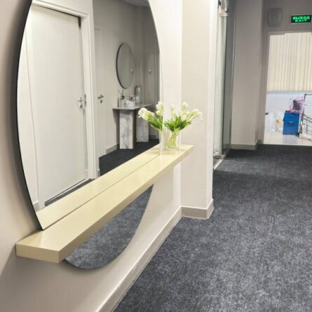 Качество и профессионализм: монтаж ковролина Corel в коридоре Академии здравоохранения в Москве