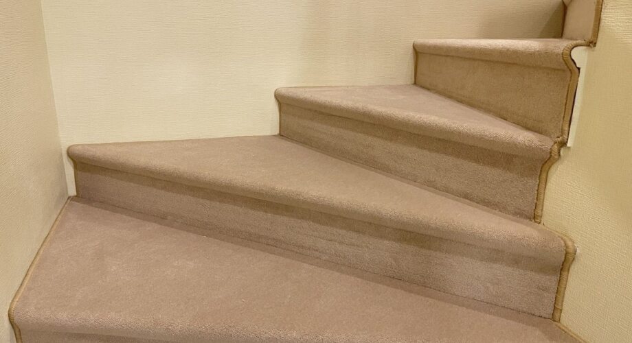 Спецмонтаж лестничного марша в коттеджном поселке Токкари-Лэнд