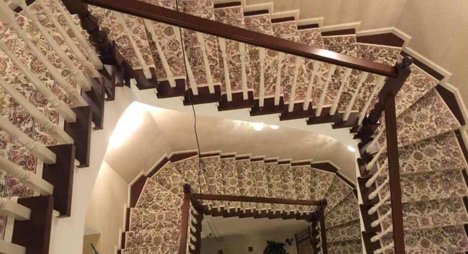 Укладка и монтаж ковровой дорожки в Одинцово: КП Довиль – кремовая классика