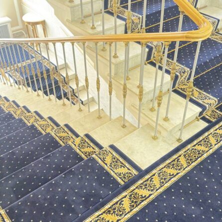 Производство индивидуального дизайна и цвета кремлевской дорожки: поставка в Санкт-Петербург, главный офис банка ВТБ