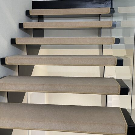 Накладки на ступени на лестницу в частном доме г. Красногорск