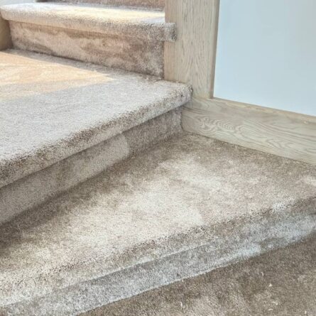 Объект ЖУ Вешки: Демонтаж старого покрытия и укладка нового коврового покрытия