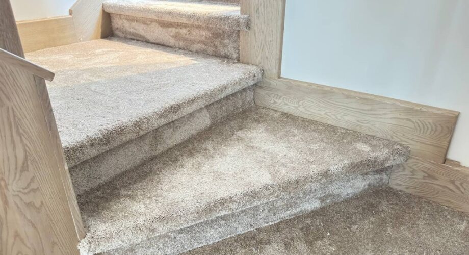 Объект ЖУ Вешки: Демонтаж старого покрытия и укладка нового коврового покрытия