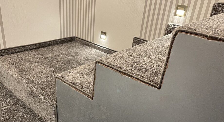 Преображение лестницы: как ковролин сочетает эстетику и комфорт