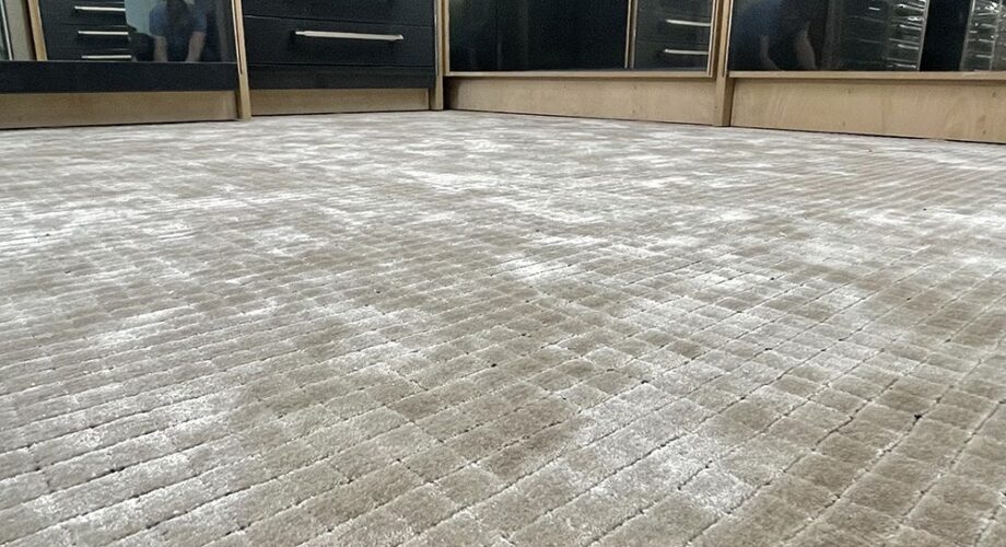 Укладка коврового покрытия в гардеробной комнате: наш новый успешный проект