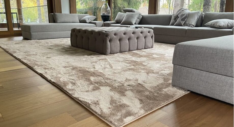 Подбор ковролина, обрезка в размер, оверлок и укладка