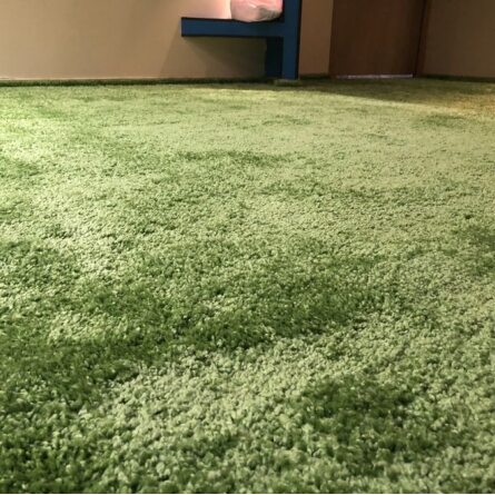 Профессиональная укладка ворсового коврового покрытия шегги высотой 2.5 см: искусство создания уюта и комфорта