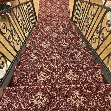 Укладка лестницы ковролином в частном доме: наш успешный проект