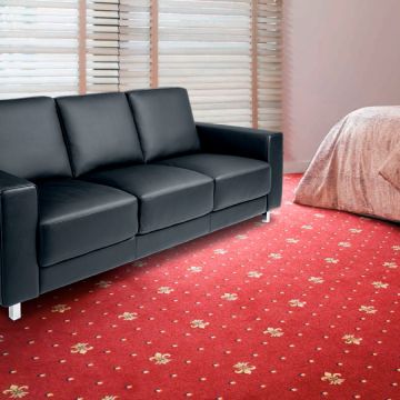 Красный ковролин в интерьере