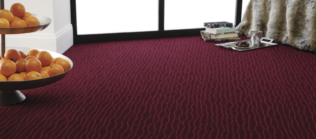 Бордовый ковролин в интерьере