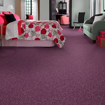 Фиолетовый ковролин в интерьере
