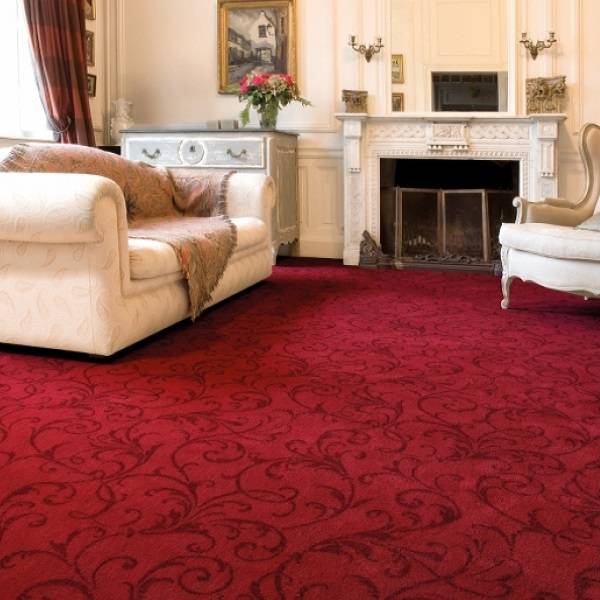 Бордовый ковролин в интерьере