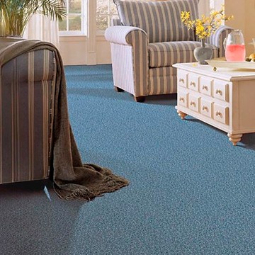Голубой ковролин в интерьере
