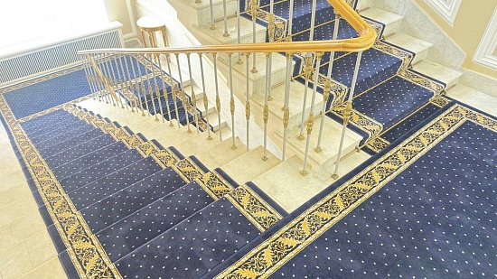 Производство индивидуального дизайна и цвета кремлевской дорожки: поставка в Санкт-Петербург, главный офис банка ВТБ