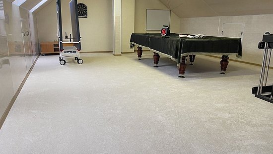 Демонтаж старого коврового покрытия и спецмонтаж нового ковровоного покрытия Mare