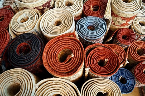 Хранение ковров в свёрнутом виде: советы и лайфхаки