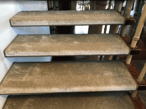 Накладки с загибом на всю ширину ступени