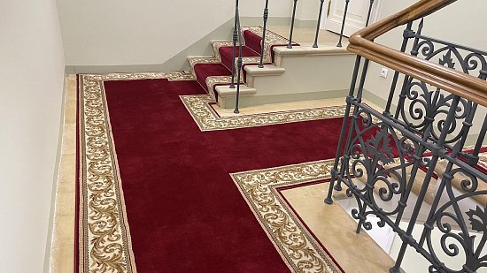 Укладка ковровой дорожки на лестнице
