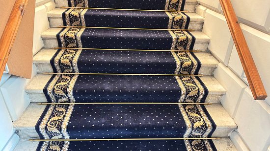 Ковровая дорожка «Акварель»: индивидуальный проект для салона модной одежды