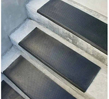 Резиновые накладки на ступени Классик с загибом