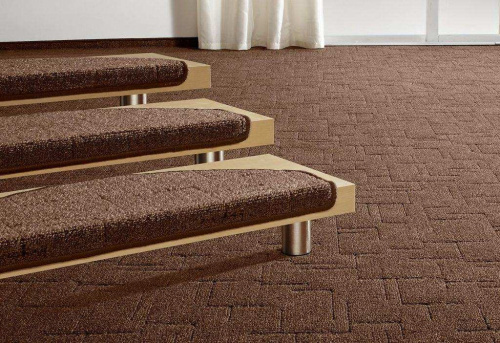 Монтаж накладок на ступени