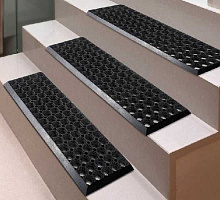 Резиновые накладки на ступени Решетка без загиба